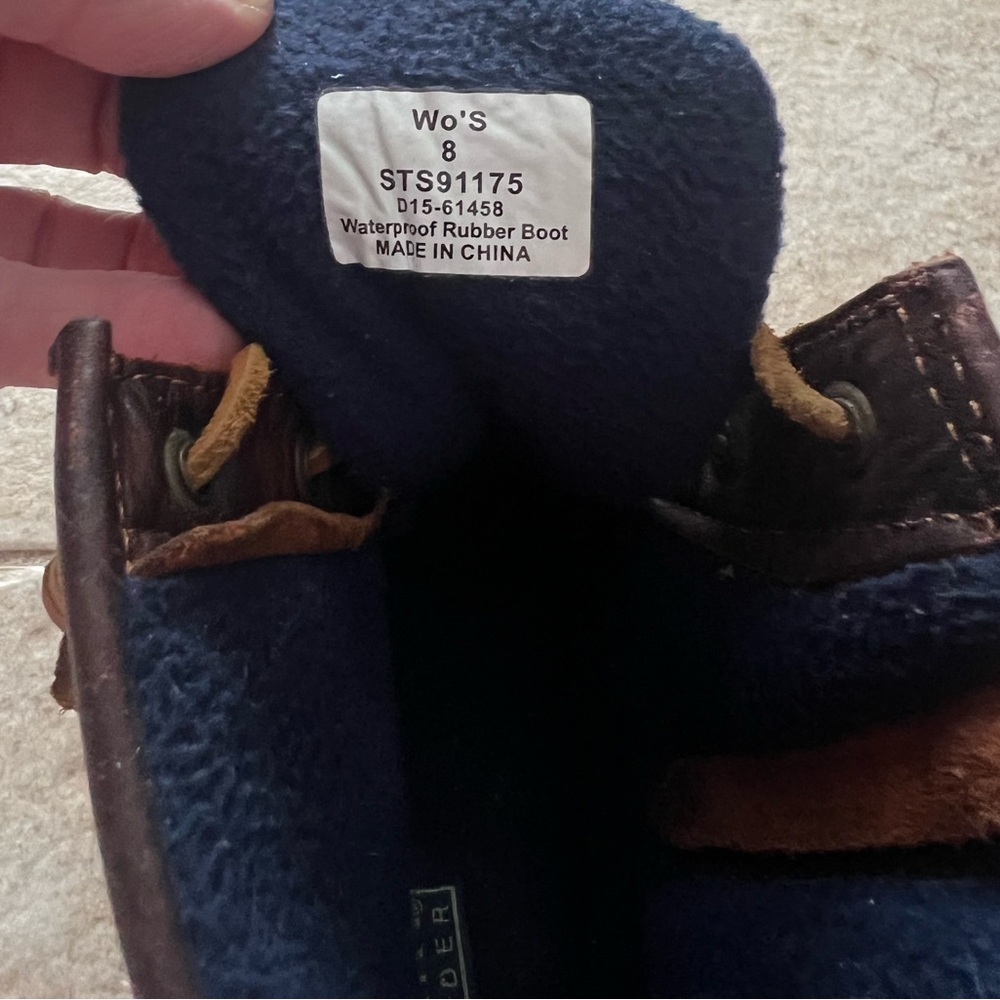 Women’s Sperry Duck Boots - Picture 2 of 3